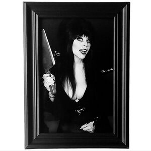 Elvira W Knife Horror Queen Cult Classic Gothic Punk Rock 80s 90s Rockabilly